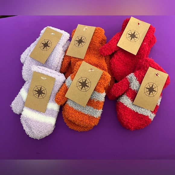 Adorable youth mittens. Red, gray, orange, lavender, white in these 6 pair. NWT. - Picture 2 of 8